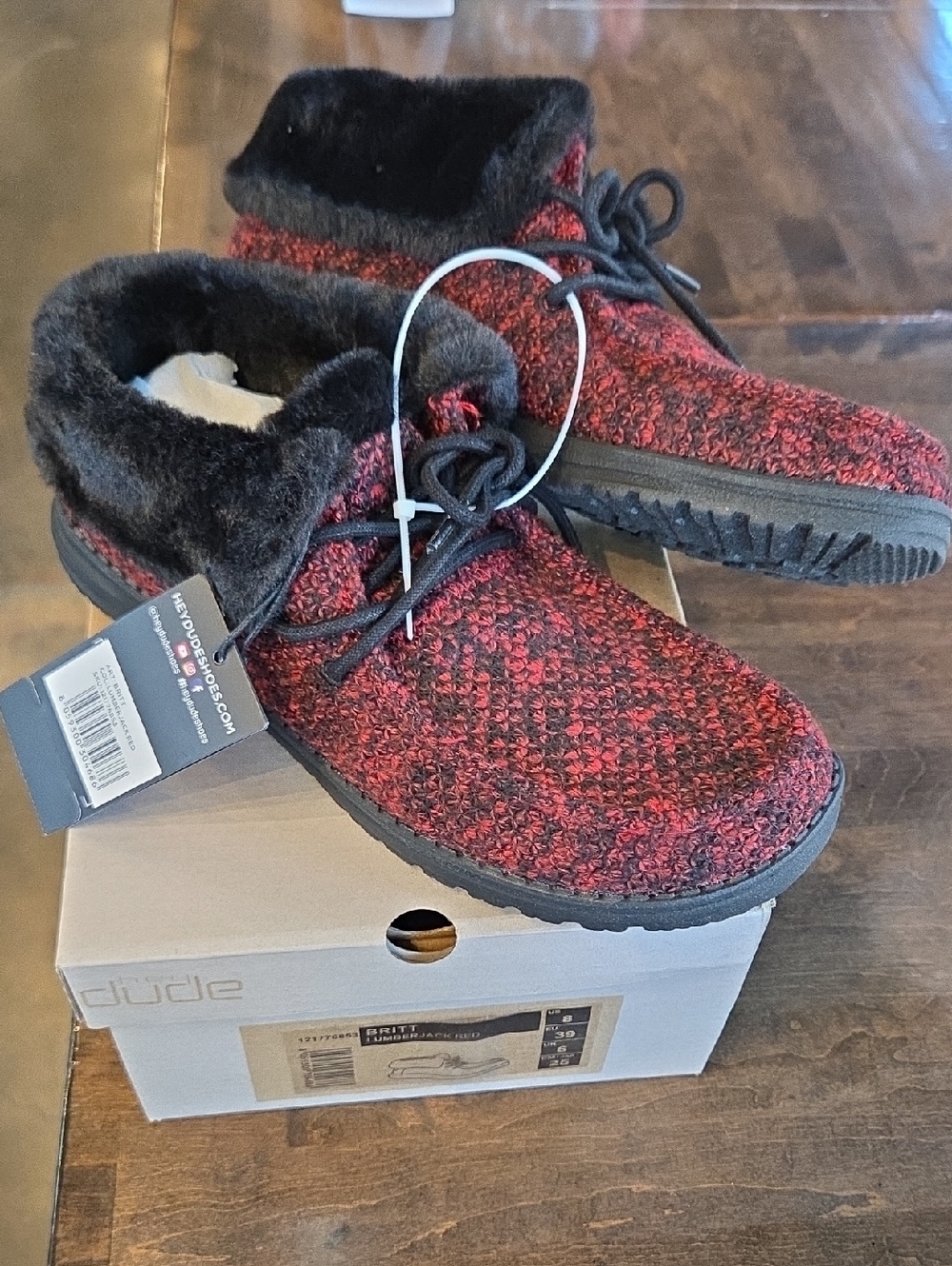 Hey Dude Size 8 Women's Red Knit Slip-On Shoes with Black Faux-Fur Collar